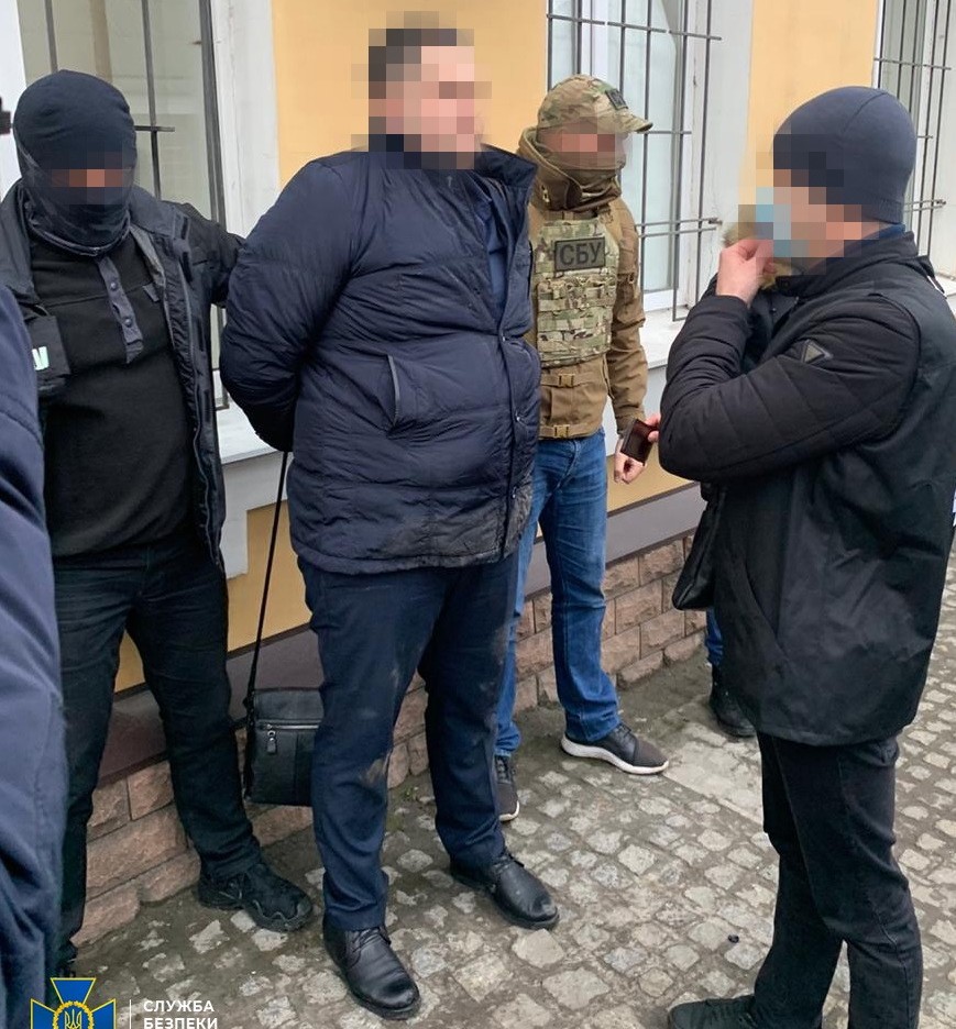 Задержание военного прокурора Запорожского гарнизона (Фото: пресс-служба СБУ) Задержание военного прокурора Запорожского гарнизона (Фото: пресс-служба СБУ)