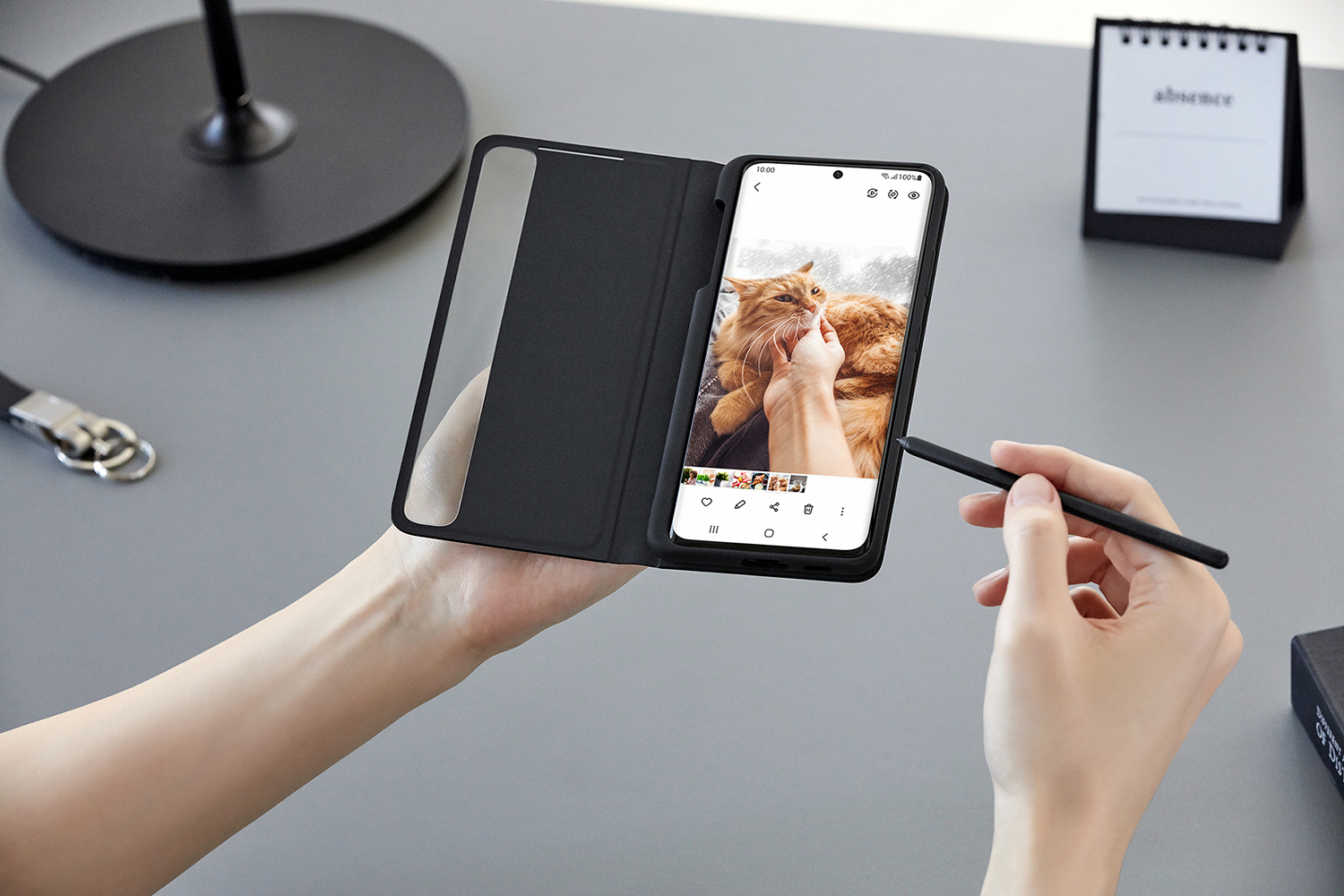 Samsung Galaxy S21 Ultra получил поддержку S Pen. (Фото: пресс-служба Samsung) Samsung Galaxy S21 Ultra получил поддержку S Pen. (Фото: пресс-служба Samsung)