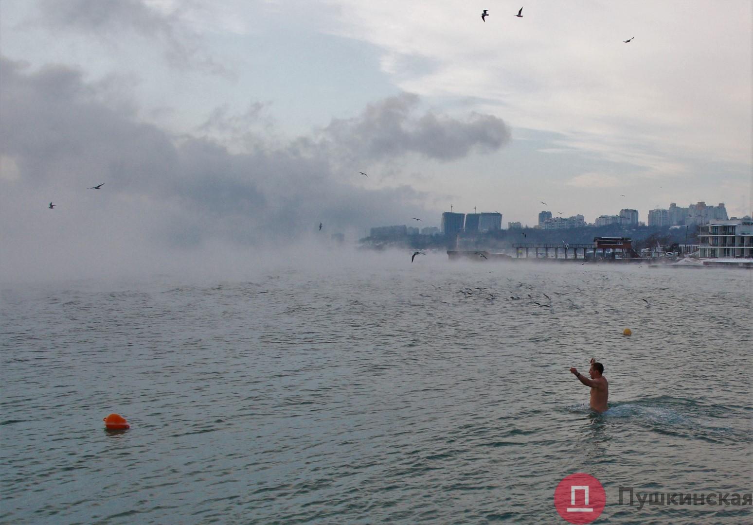В Одессе "закипело" море – видео, фото