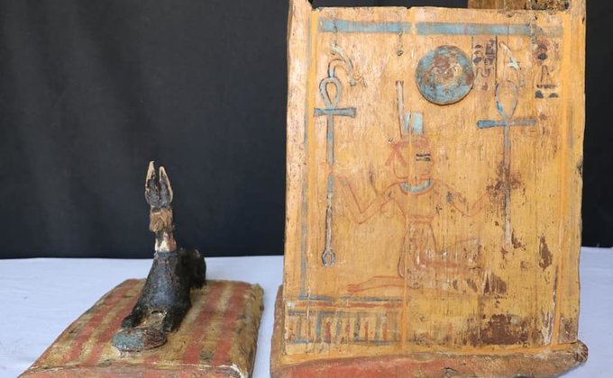 Археологи нашли в Египте древние артефакты: гробы и фрагмент Книги мертвых – фото