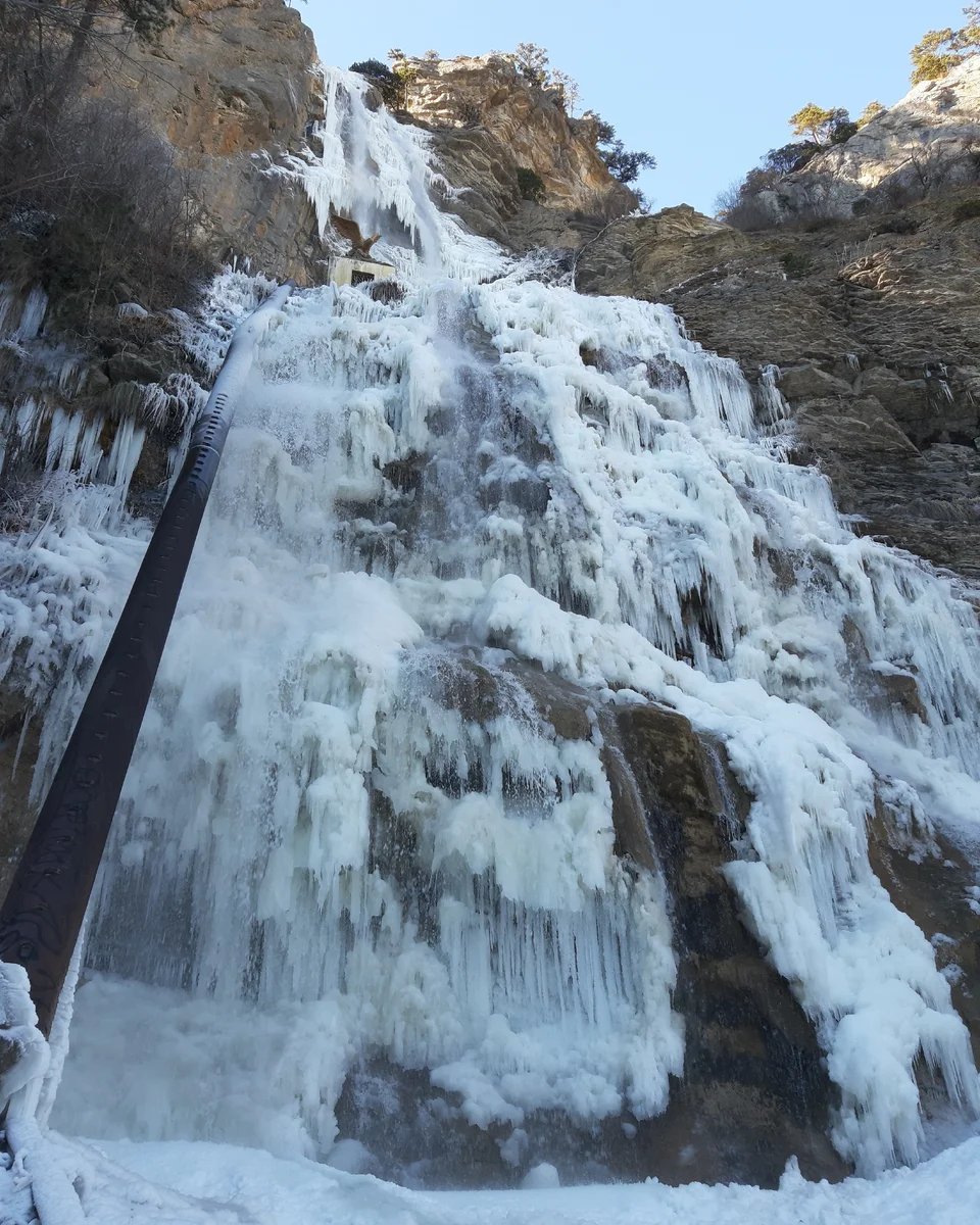 Ледяная красота. В Крыму замерз водопад Учан-Су: фото, видео | Новости  Украины | LIGA.net