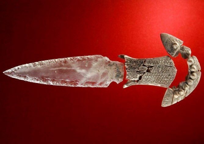 В Испании нашли "магический" хрустальный кинжал с 5000-летней историей: фото