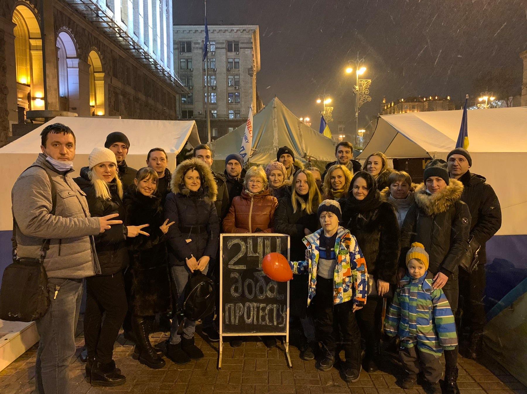Палаточный городок напротив КГГА, фото:Facebook/ Всі недобудови Банк Аркада
