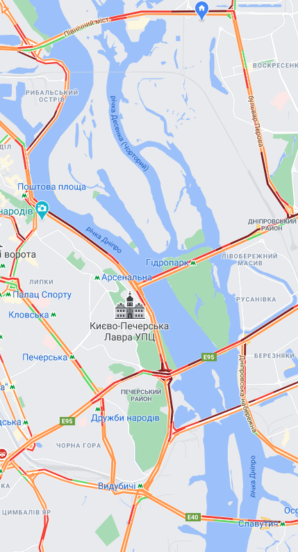 Пробки на мостах Киева – скриншот с Google Maps Киев третий день стоит в пробках из-за снегопада, общественный транспорт ходит без графика