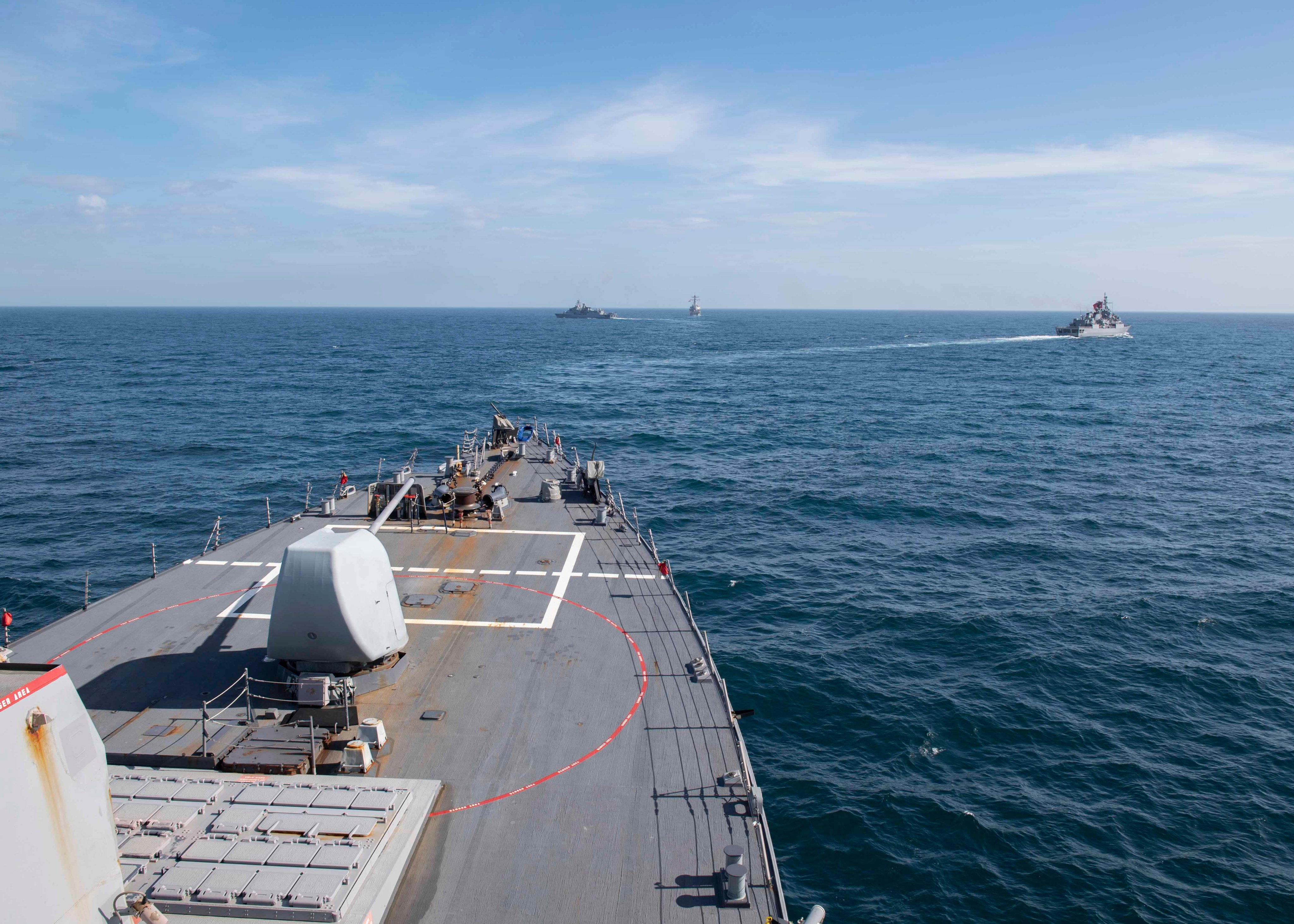 Эсминец ВМС США в Черном море (фото – U.S. Naval Forces Europe-Africa, U.S. 6th Fleet) Два американских эсминца покидают Черное море – фото