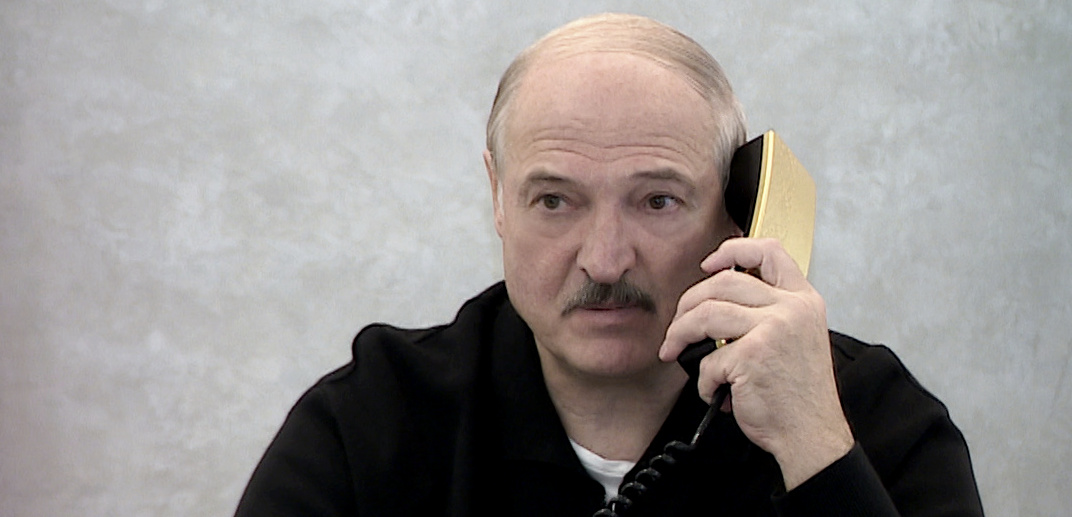 Антиолигархический закон, "интервью" Протасевича и девушка против медведя: новости недели