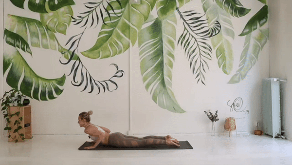 Фрагмент з відео Flow and Heal Yoga with Marinka