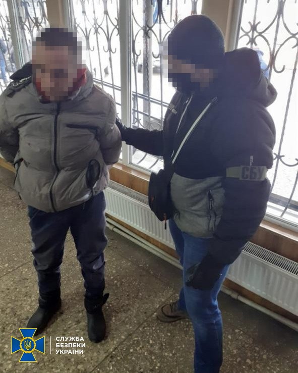 Задержание агентов ФСБ (фото – СБУ) СБУ: Контрразведка задержала агентов ФСБ, они пытались передать РФ тайные данные – фото