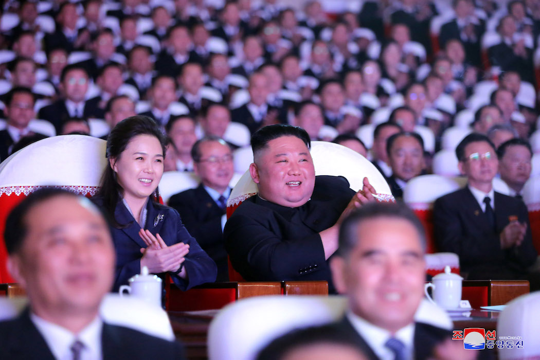 Ли Соль Джу и Ким Чен Ын (Фото: EPA-EFE/KCNA) Ли Соль Джу и Ким Чен Ын (Фото: EPA-EFE/KCNA)