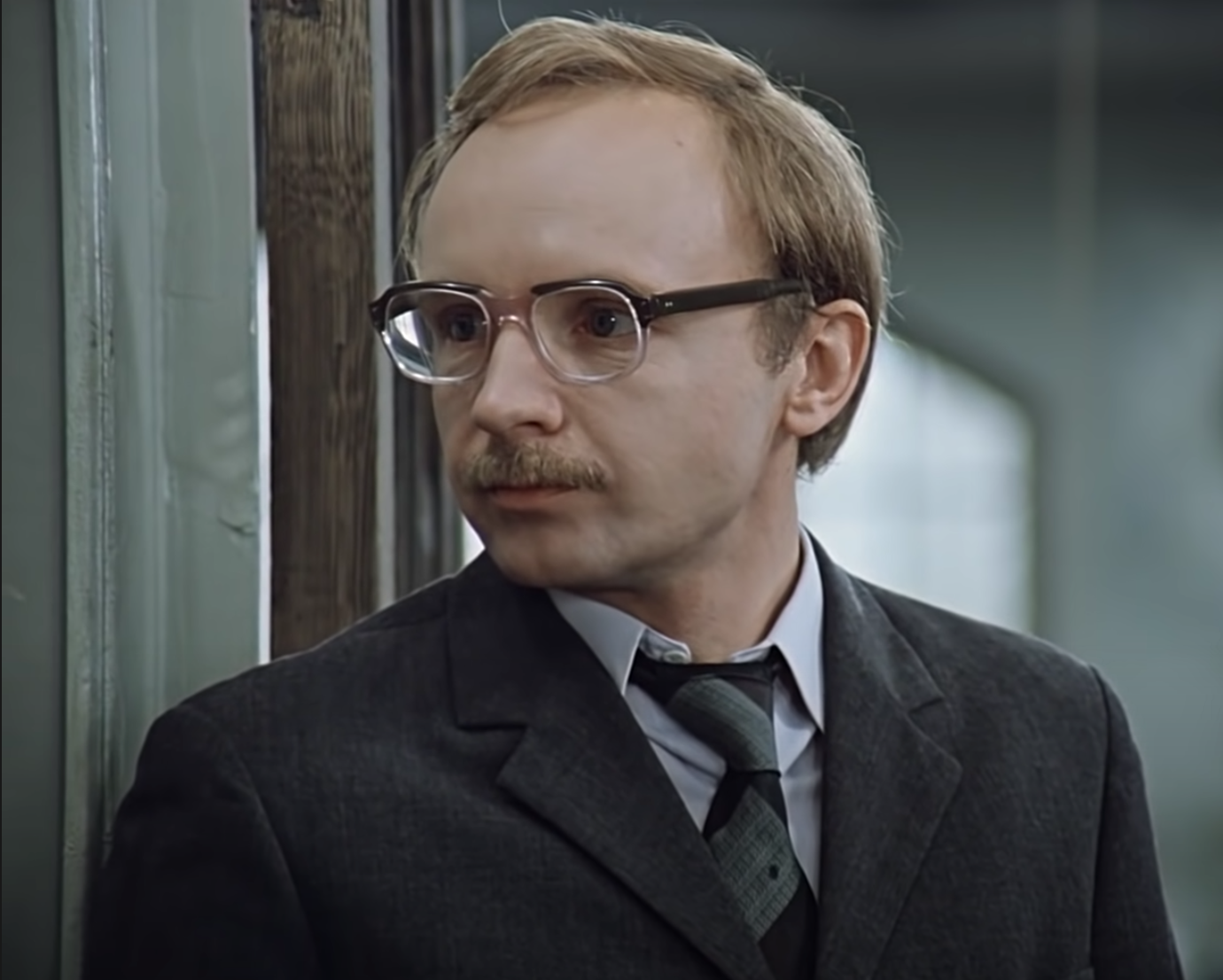 Андрей Мягков в фильме "Служебный роман" (Скриншот из фильма)