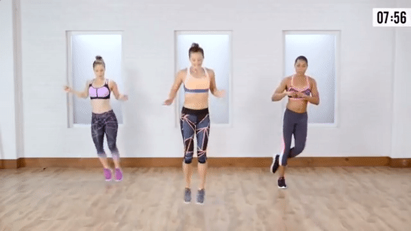 Фрагмент з відео POPSUGAR Fitness Стрибаємо донесхочу. Кардіотренування для спалення зайвих калорій