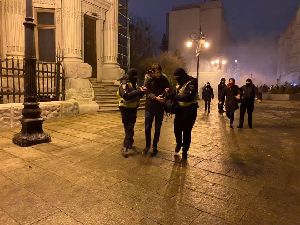 Фото: facebook.com/ustinova.alexandra Столкновения в Киеве на акции за Стерненко. Задержаны 17 человек, открыто дело