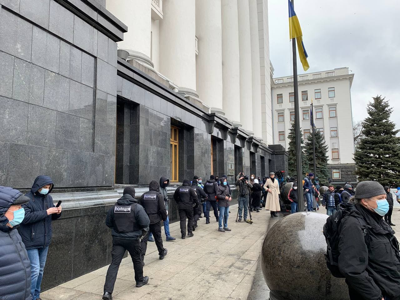 В Киеве на Банковой началась акция протеста из-за приговора Стерненко (ФОТО, ТРАНСЛЯЦИЯ) 3