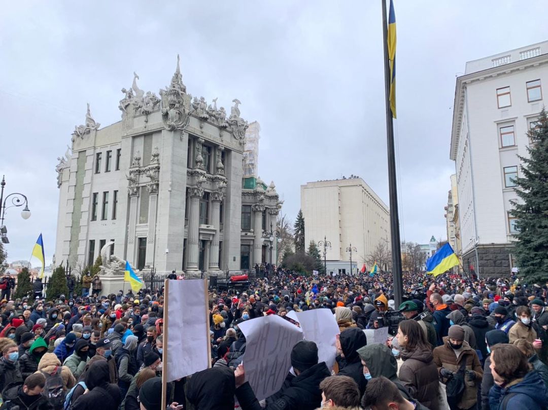 В Киеве на Банковой началась акция протеста из-за приговора Стерненко (ФОТО, ТРАНСЛЯЦИЯ) 15