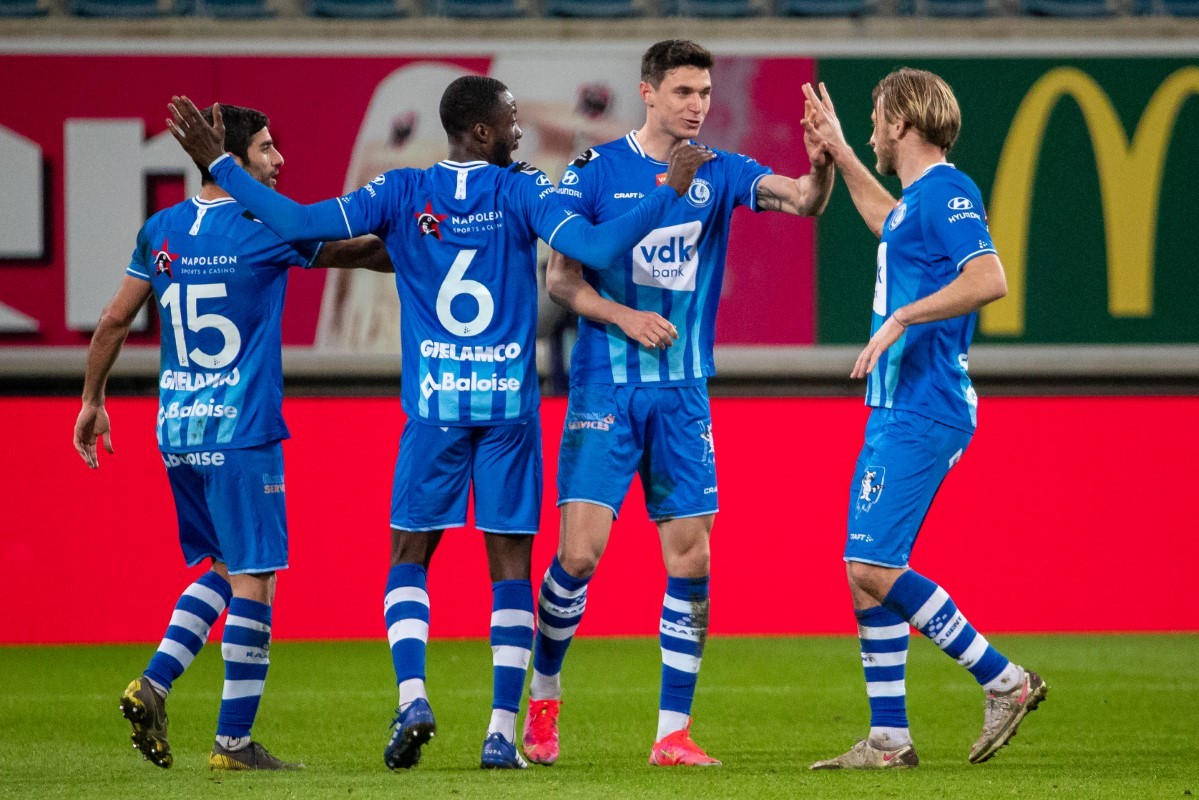 Роман Яремчук, второй справа, Роман Безус, первый справа (фото – KAA Gent) С передачи украинца. Роман Яремчук забил победный гол в чемпионате Бельгии – видео