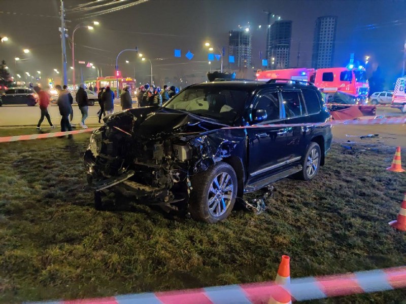 Toyota после ДТП (источник – facebook.com_dtp.kiev.ua) Жуткое ДТП в Киеве. Пьяный водитель Toyota въехал в Skoda, погибли 2 человека: фото, видео