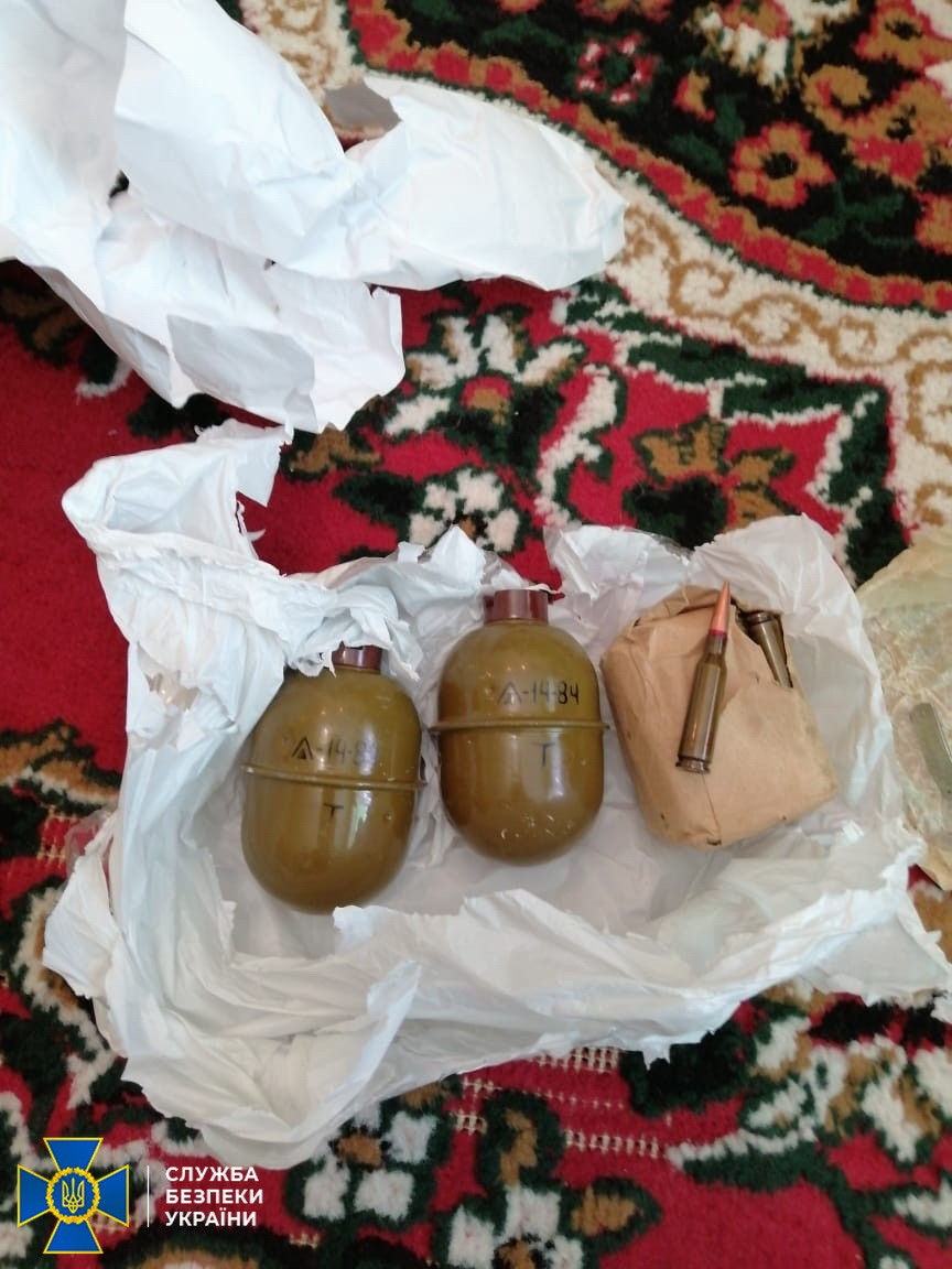 СБУ: Контрразведка взяла в Днепре "разведчика" российских боевиков, изъято оружие – фото