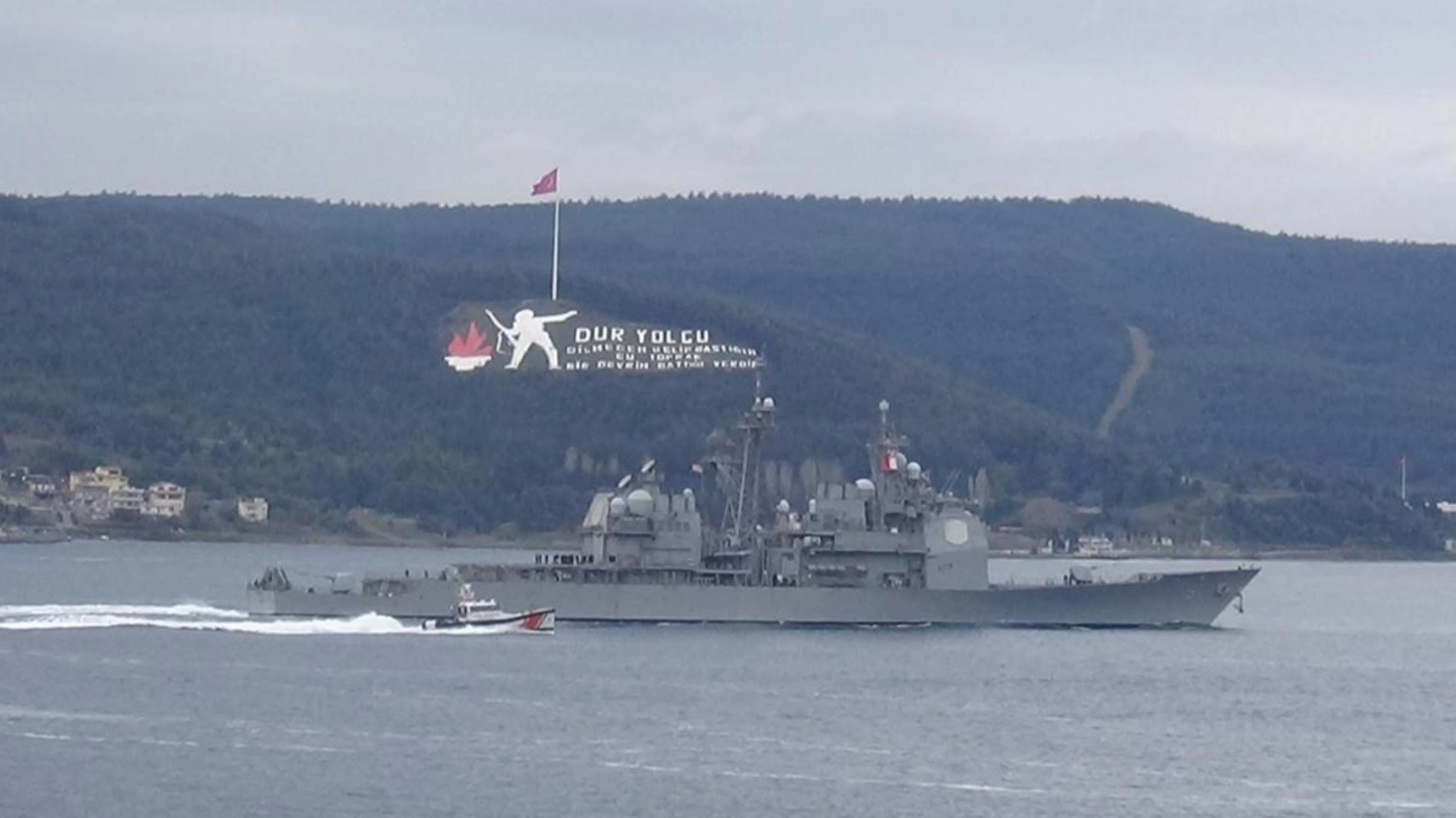 Большая редкость. В Черное море идет ракетный крейсер ВМС США – фото