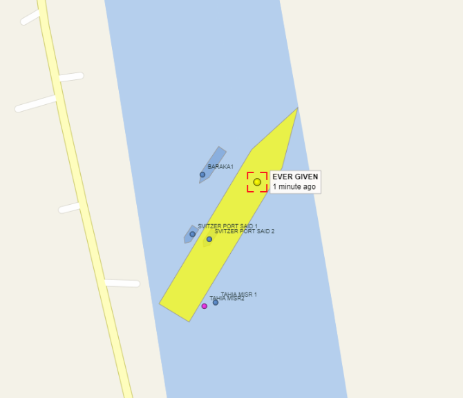 Суэцкий канал заблокирован: 400-метровый контейнеровоз сел на мель – видео