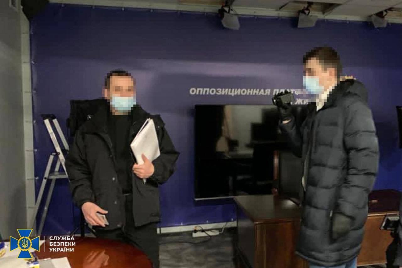 Обыски СБУ в ОО Украинский выбор (фото – пресс-служба СБУ) За Крым. СБУ пришла с обысками в организацию Медведчука, в этом же здании и офис ОПЗЖ