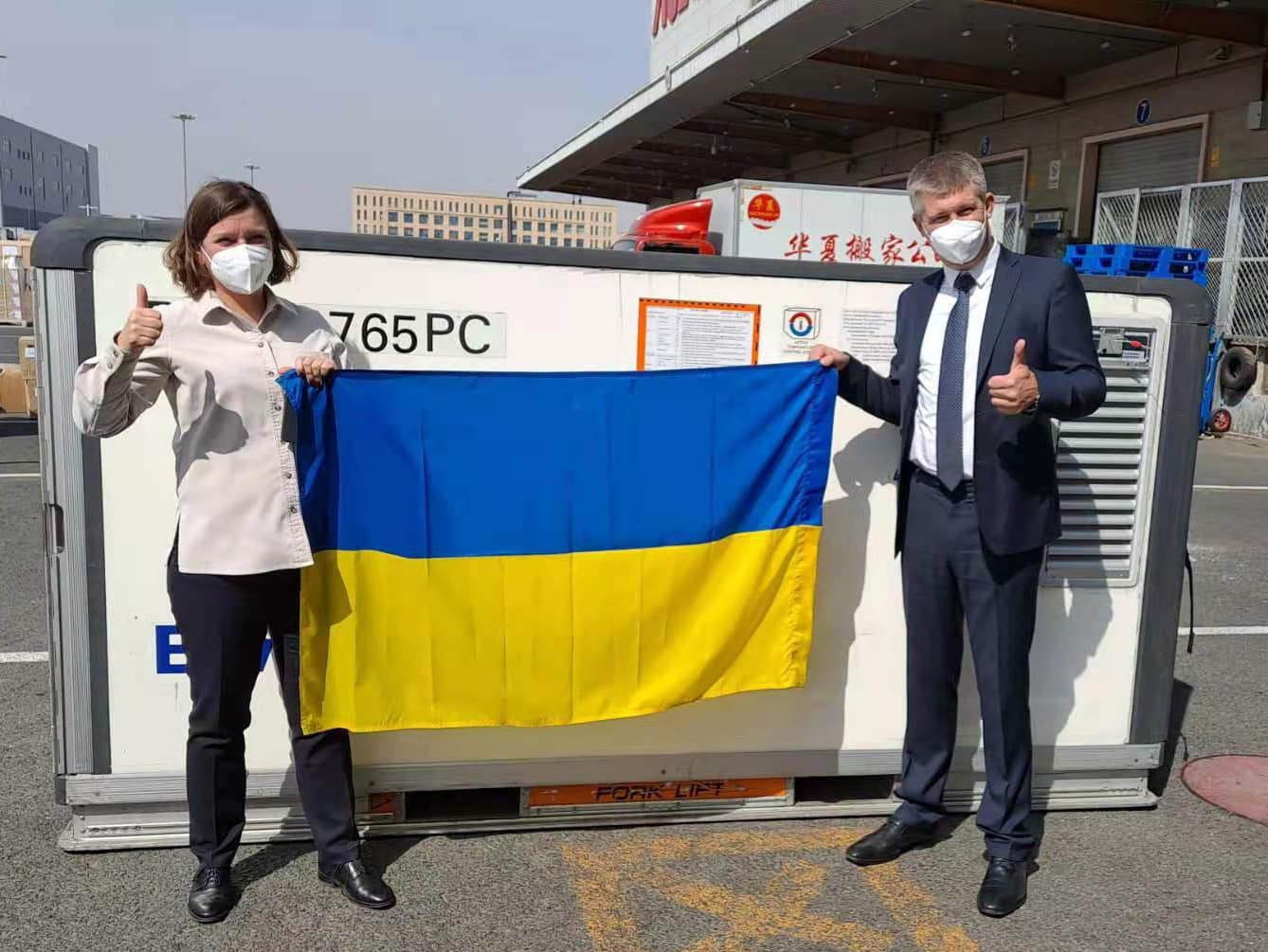 Фото – Facebook посольство Украины в Китае В Украину летит партия китайской вакцины от коронавируса – фото