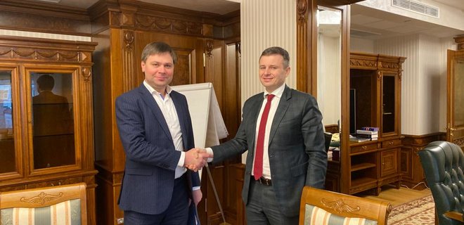 Глава УФЖК Василий Шкураков и министр финансов Сергей Марченко