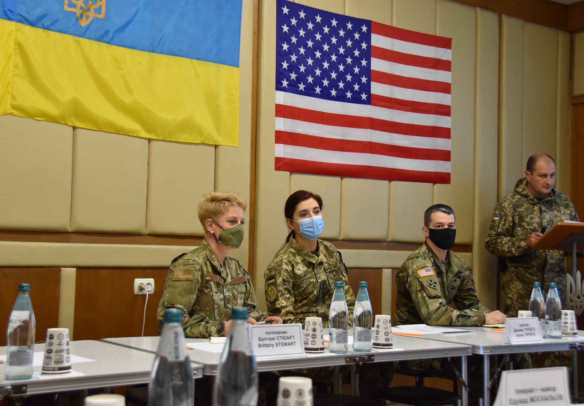 В районе операции объединенных сил на Донбассе побывала военная делегация США: фото