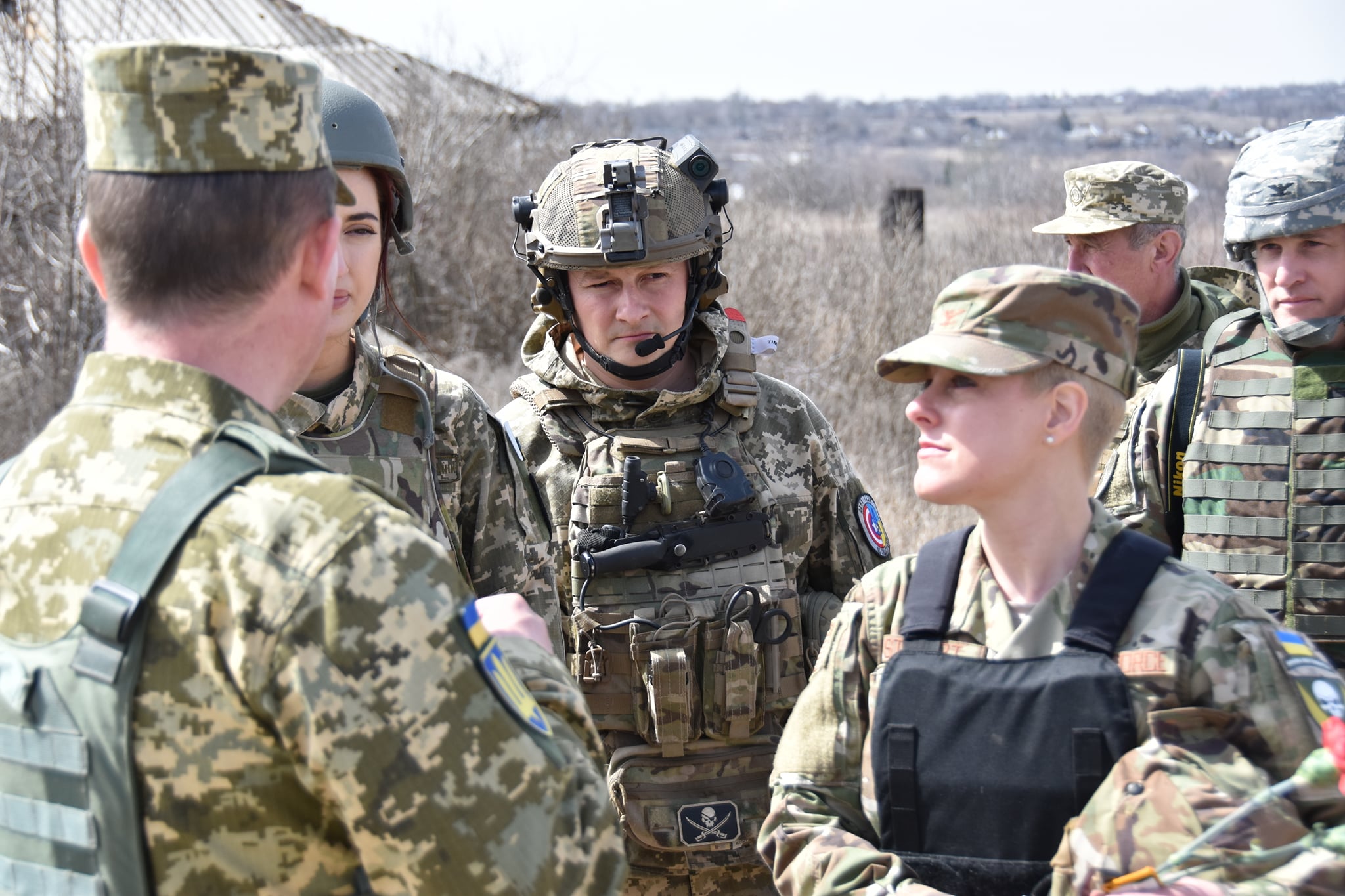 В районе операции объединенных сил на Донбассе побывала военная делегация США: фото