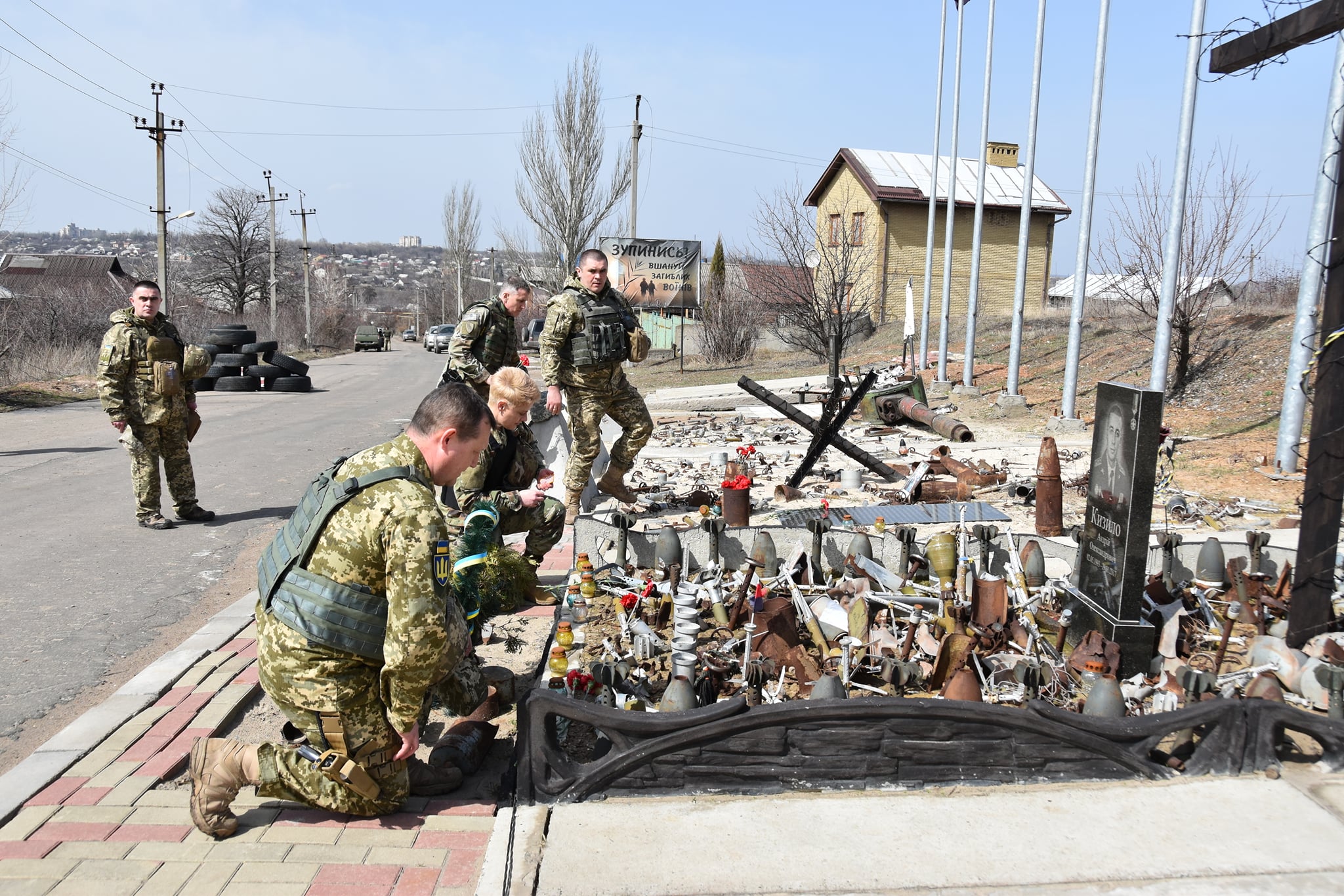 Фото: facebook.com/pressjfo.news В районе операции объединенных сил на Донбассе побывала военная делегация США: фото