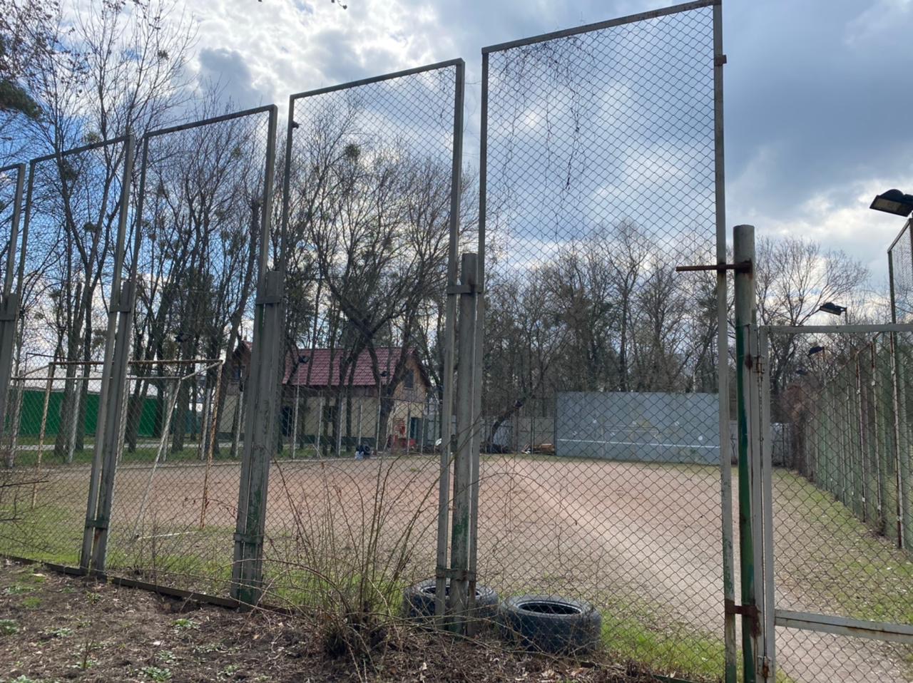 Облава на охранную фирму, связанную с Медведчуком (фото – LIGA.net) Полиция устроила облаву на охранную фирму, связанную с Медведчуком: фото