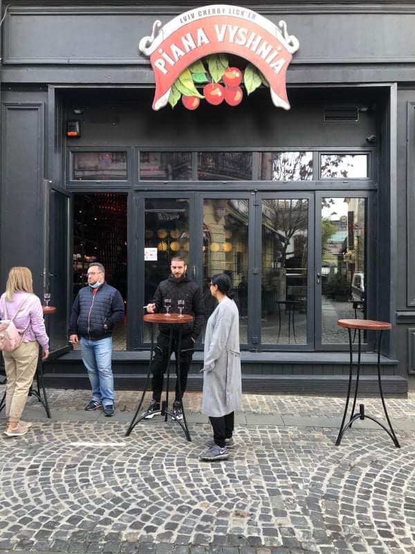 Владелец львовской "Криївки" открыл бар в Румынии