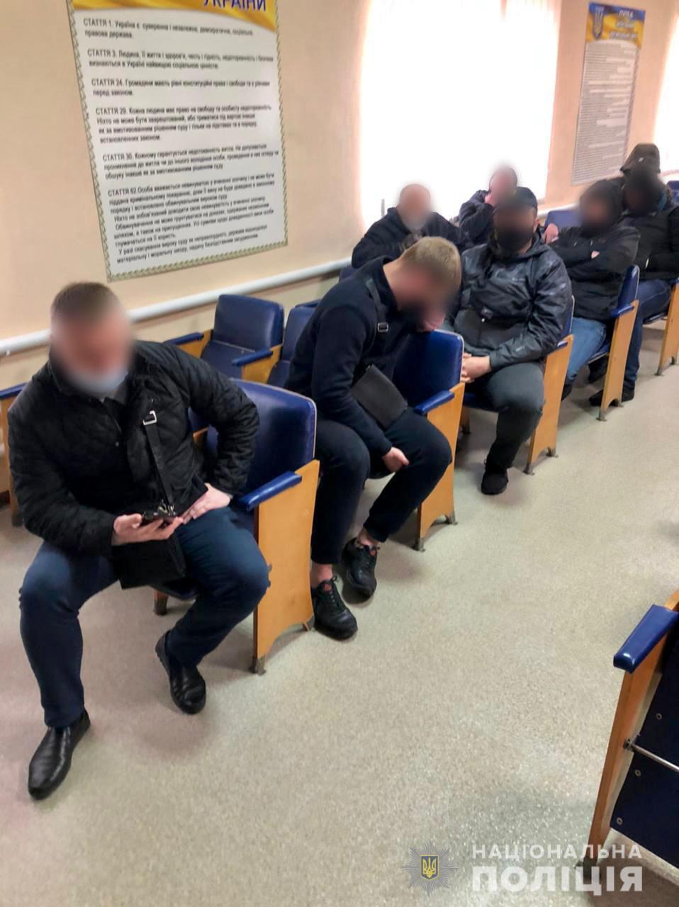 Фото: полиция Титушек, которые хотели дестабилизировать Харьков, отпустили после профилактической беседы