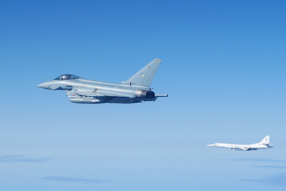 Истребители НАТО перехватили российские военные самолеты над Балтийским морем: фото