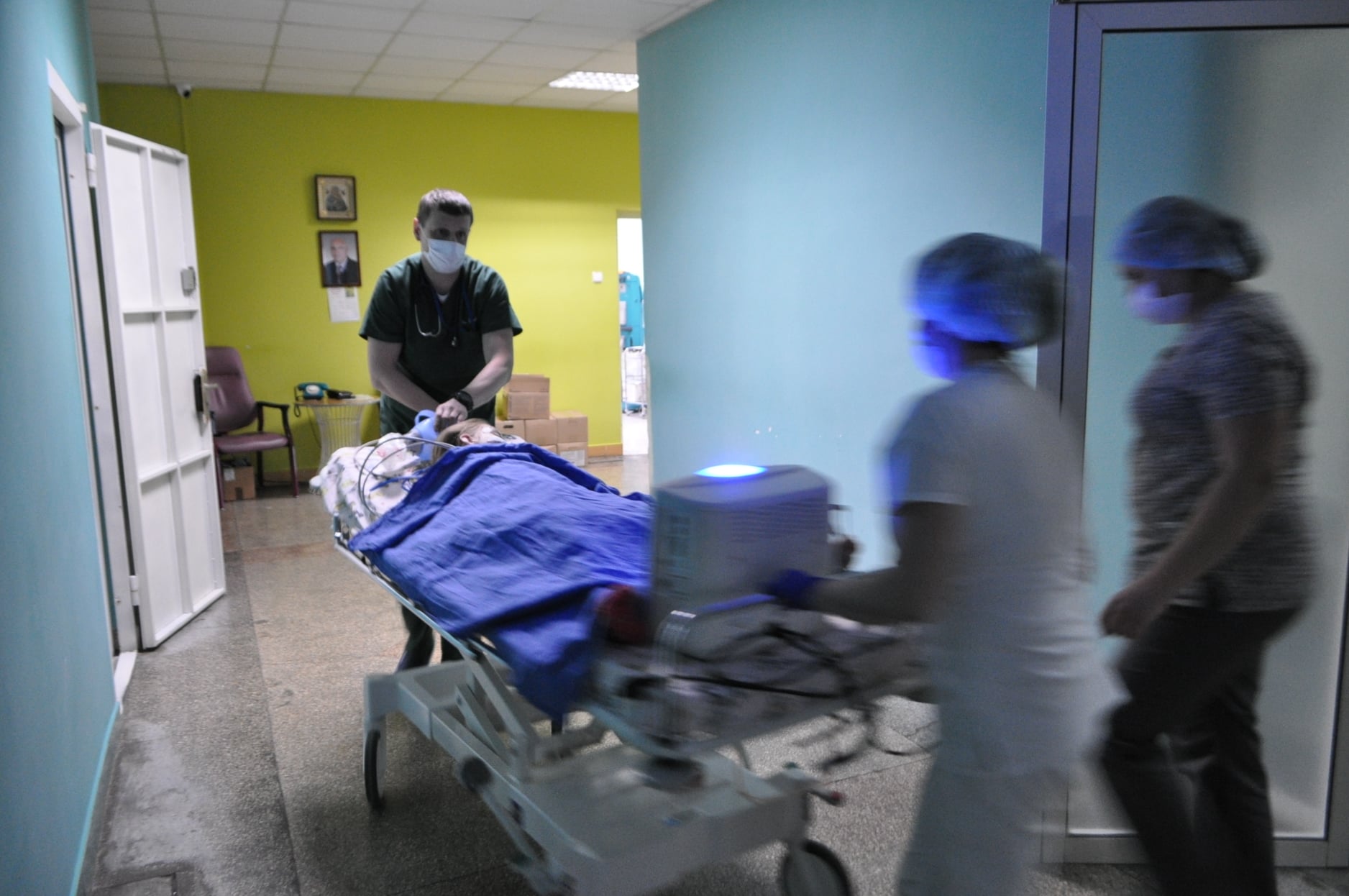 Операция по трансплантации почки (Фото: Facebook ЗУСДМЦ) Во Львове впервые провели операцию по трансплантации почки ребенку: фото