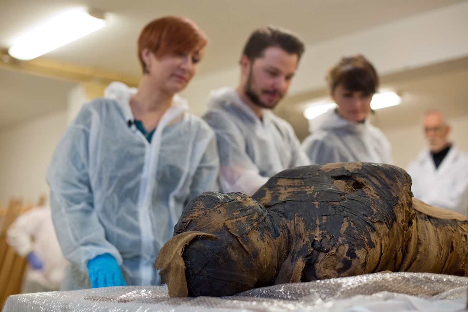 В Польше обнаружили первую в мире египетскую мумию беременной женщины: фото