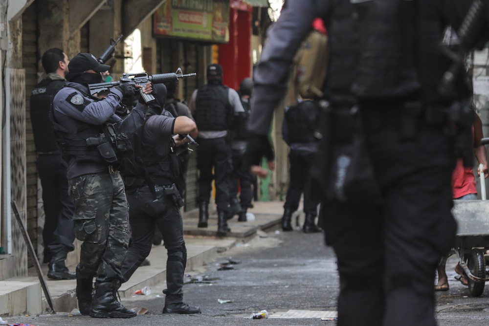 Бойня в Рио-де-Жанейро. Бразильскую полицию обвиняют во внесудебных казнях: фото, видео