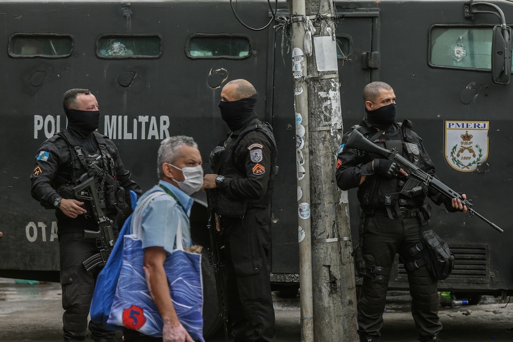 Бойня в Рио-де-Жанейро. Бразильскую полицию обвиняют во внесудебных казнях: фото, видео