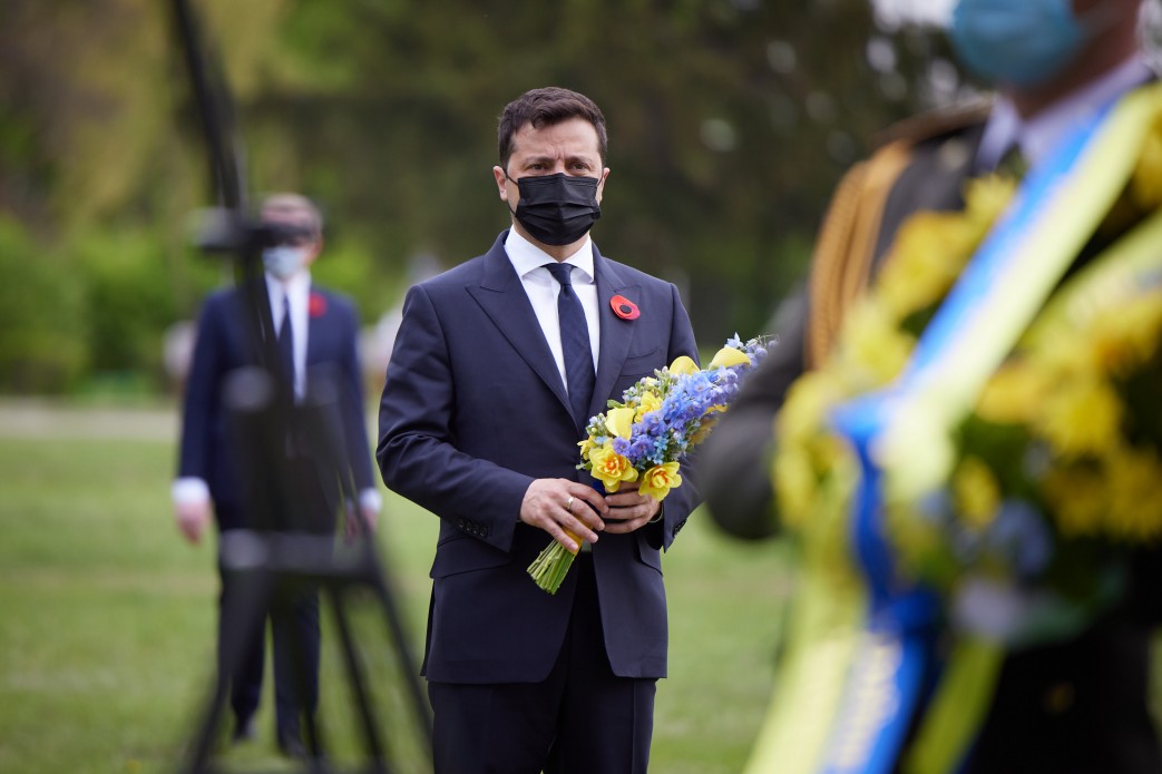 Фото: president.gov.ua Зеленский с послами G7 и Евросоюза съездил в Луганскую область: фото, видео
