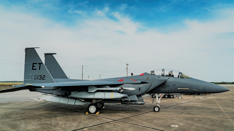 F-15E Strike Eagle с пятью крылатыми ракетами JASSM (Фото – 53rdwing.af.mil))