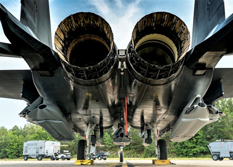 F-15E Strike Eagle с пятью крылатыми ракетами JASSM (Фото – 53rdwing.af.mil))