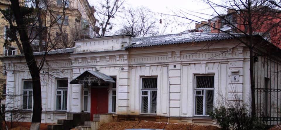 В центре Киева сносят здание XIX века ради ЖК. Снос запрещал Минкульт: фото, видео