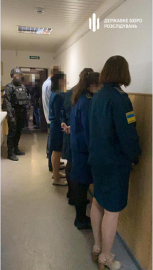 Обыски на таможне (источник – dbr.gov.ua) ГБР раскрыло вероятную схему растаможки автомобилей из Грузии по заниженным ценам
