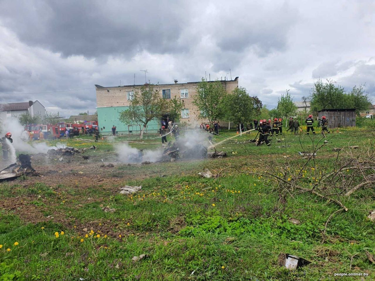 В Барановичах на жилой район упал самолет ВВС Беларуси, два пилота погибли – видео