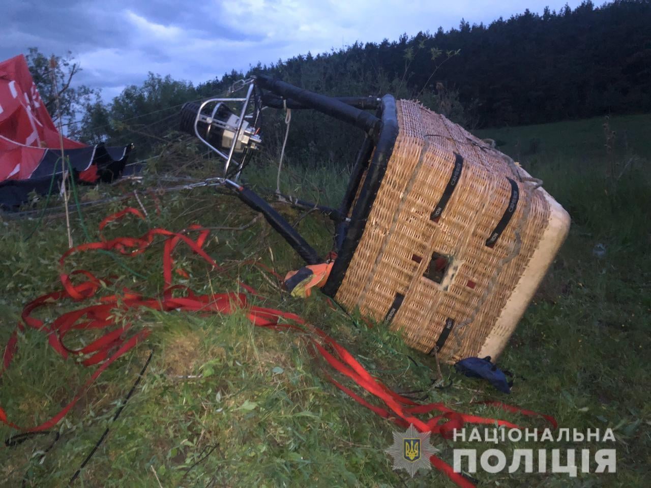 Падение воздушного шара под Каменцом-Подольским (фото – поліція Хмельницької області, Facebook)