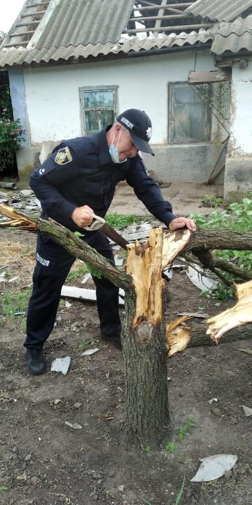 Последствия торнадо в Херсонской области (фото – Поліція Херсонської області, Facebook)