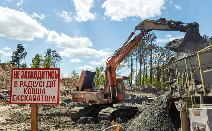 Компания Игоря Мазепы начала добычу янтаря в Ровенской области: фоторепортаж