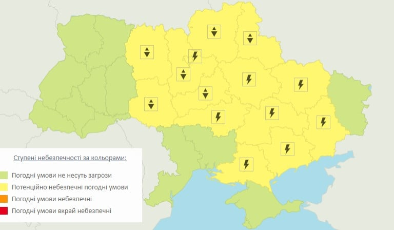 Спасатели предупреждают об ухудшении погоды: в Украине ожидаются грозы, шквалы и град