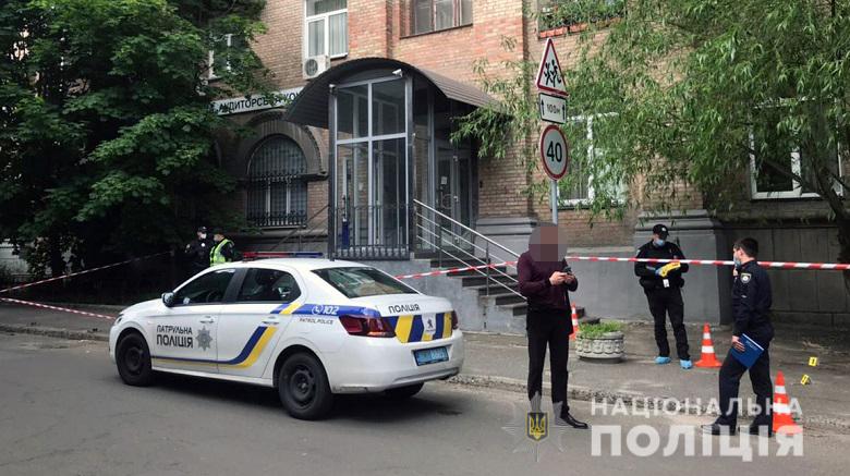 Стрельба в Киеве. В конфликте бизнес-партнеров ранили разыскиваемого за убийство – полиция