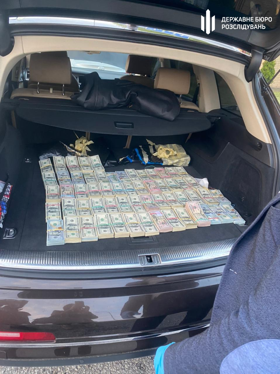 Фото – пресс-служба ГБР ГБР нашло $700 000 в автомобиле начальника таможенного поста: фото