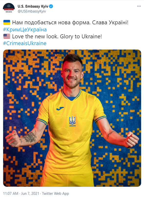Скриншот поста посольства США в Twitter В УЕФА ответили России: Форма сборной Украины утверждена по правилам
